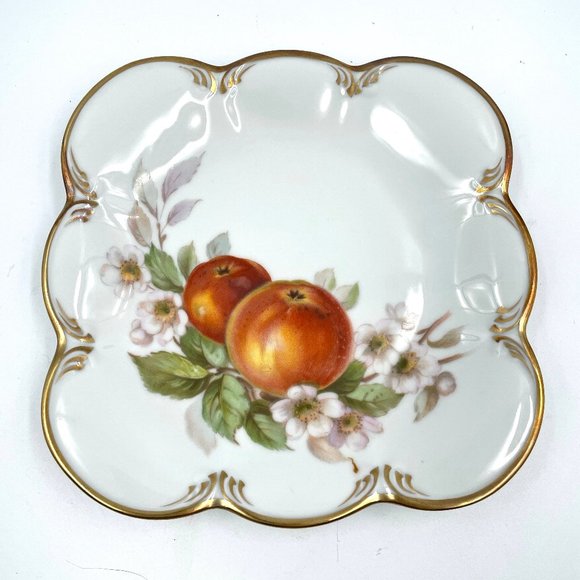 Hackefors Porslin Square Scalloped Fruit Plate - Picture 1 of 5